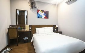Lee Hotel